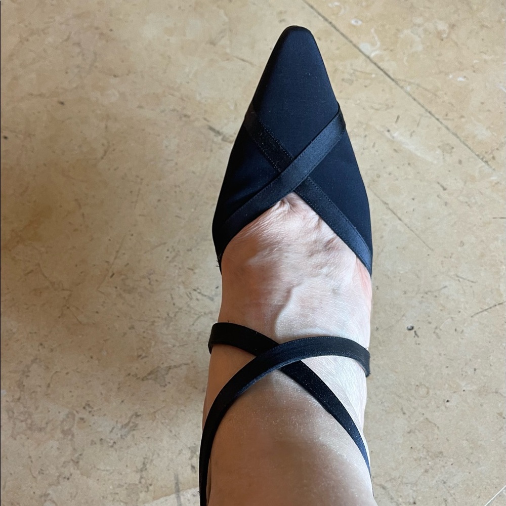 YVES SAINT LAURENT NAVY HEELS💝HP